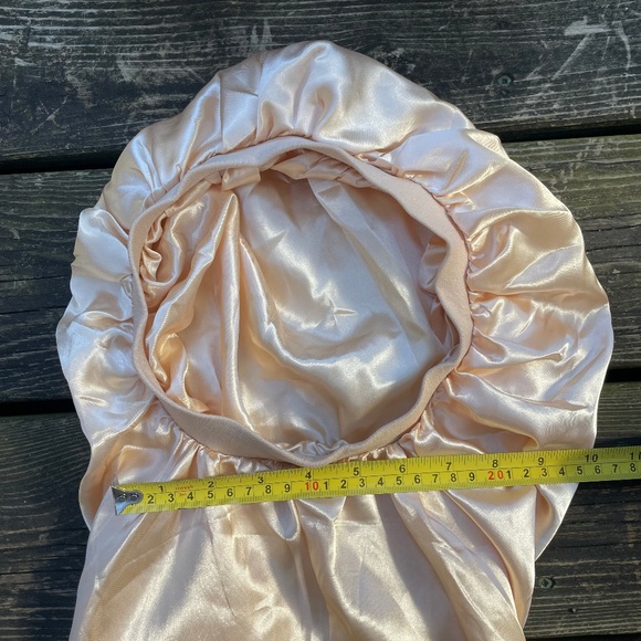 Long Pale Gold Silk/Satin Bonnet - Picture 5 of 6
